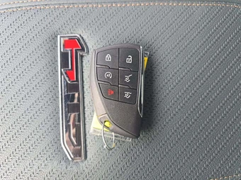 2026 GMC Yukon AT4 4SB - miniatura 5