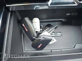 2026 GMC Yukon XL AT4 Ultimate 4SG - miniatura 8