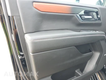 2026 GMC Yukon XL Denali 5SA - miniatura 9