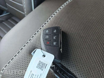 2026 GMC Yukon XL Denali Ultimate 5SB - miniatura 8