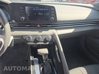 2026 Hyundai Elantra SE - miniatura 11
