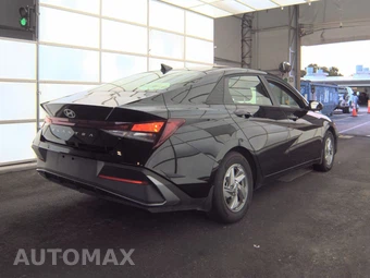 2026 Hyundai Elantra SE - miniatura 4