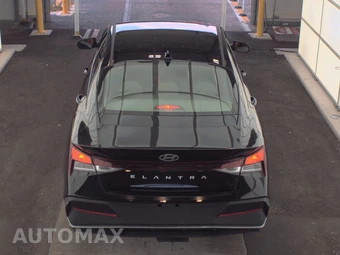 2026 Hyundai Elantra SE - miniatura 5