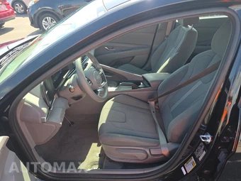 2026 Hyundai Elantra SE - miniatura 7
