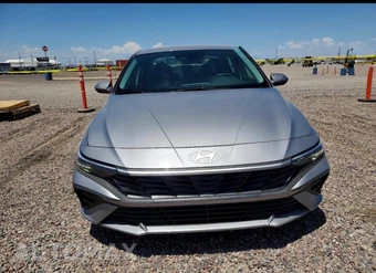 2026 Hyundai Elantra SE - miniatura 5