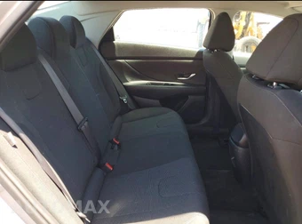 2026 Hyundai Elantra SE - miniatura 9
