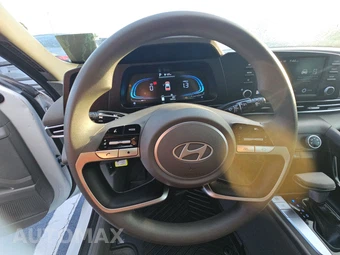 2026 Hyundai Elantra SE - miniatura 10