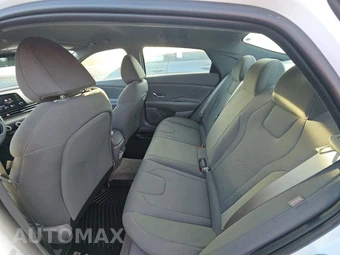2026 Hyundai Elantra SE - miniatura 13