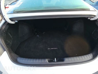 2026 Hyundai Elantra SE - miniatura 16