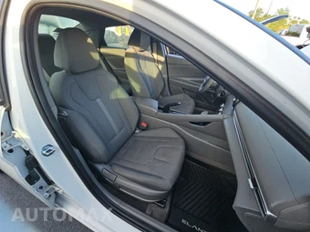 2026 Hyundai Elantra SE - miniatura 8