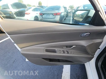 2026 Hyundai Elantra SE - miniatura 9