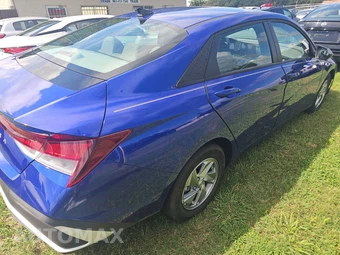 2026 Hyundai Elantra SE - miniatura 4