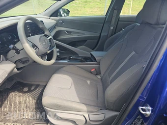 2026 Hyundai Elantra SE - miniatura 7