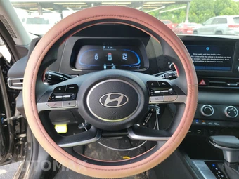 2026 Hyundai Elantra SE – miniatura 10