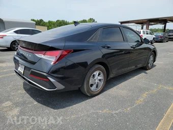 2026 Hyundai Elantra SE – miniatura 4