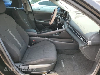 2026 Hyundai Elantra SE – miniatura 8