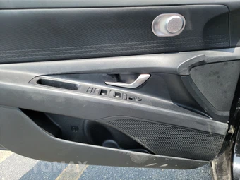 2026 Hyundai Elantra SE – miniatura 9