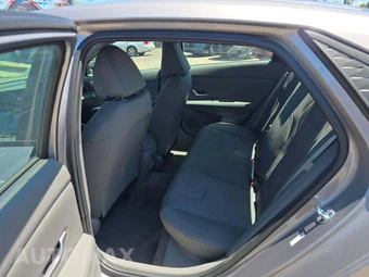 2026 Hyundai Elantra SE - miniatura 10