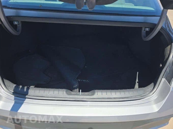 2026 Hyundai Elantra SE - miniatura 11