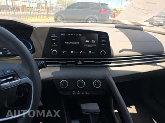 2026 Hyundai Elantra SE - miniatura 7