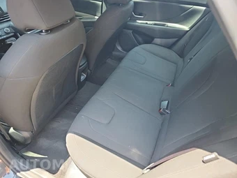 2026 Hyundai Elantra SE - miniatura 10