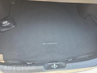 2026 Hyundai Elantra SE - miniatura 13