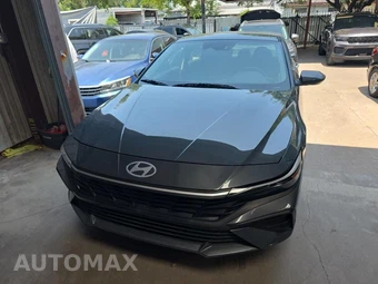 2026 Hyundai Elantra SE - miniatura 2