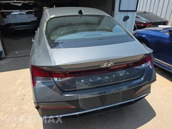 2026 Hyundai Elantra SE - miniatura 5