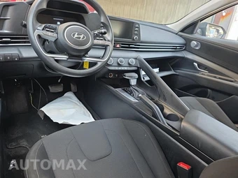 2026 Hyundai Elantra SE - miniatura 8