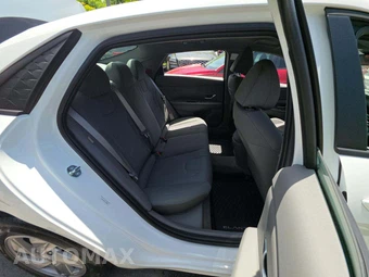 2026 Hyundai Elantra SE - miniatura 13