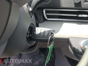 2026 Hyundai Elantra SE - miniatura 5