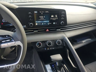 2026 Hyundai Elantra SE - miniatura 11