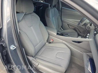 2026 Hyundai Elantra SE - miniatura 8