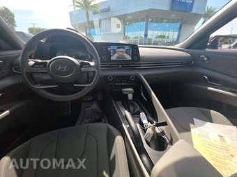 2026 Hyundai Elantra SEL Sport - miniatura 10