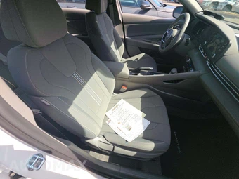 2026 Hyundai Elantra SEL Sport - miniatura 18