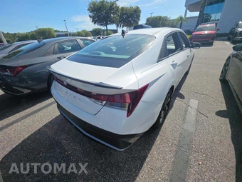 2026 Hyundai Elantra SEL Sport - miniatura 3