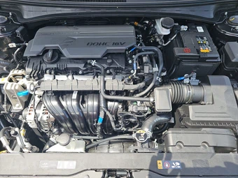 2026 Hyundai Elantra SEL Sport - miniatura 15