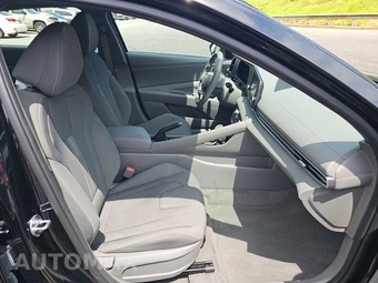 2026 Hyundai Elantra SEL Sport - miniatura 8