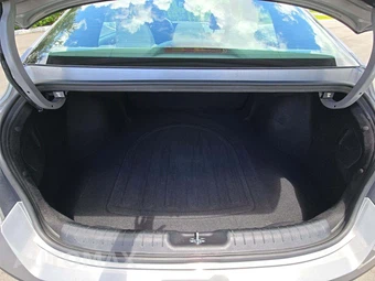 2026 Hyundai Elantra SEL Sport - miniatura 11