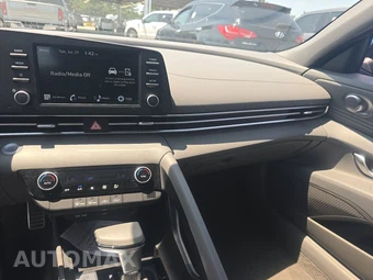 2026 Hyundai Elantra SEL Sport - miniatura 11