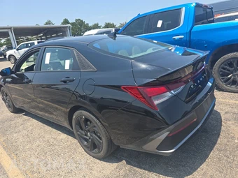 2026 Hyundai Elantra SEL Sport - miniatura 6