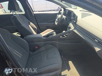 2026 Hyundai Elantra SEL Sport - miniatura 8