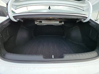 2026 Hyundai Elantra SEL Sport - miniatura 23