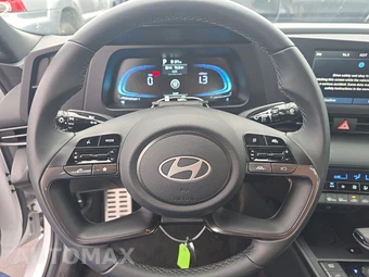 2026 Hyundai Elantra SEL Sport - miniatura 10