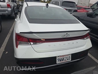 2026 Hyundai Elantra SEL Sport - miniatura 5