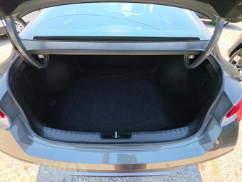 2026 Hyundai Elantra SEL Sport - miniatura 14