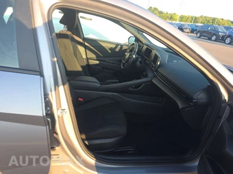 2026 Hyundai Elantra SEL Sport - miniatura 8