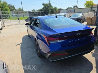 2026 Hyundai Elantra SEL Sport - miniatura 2