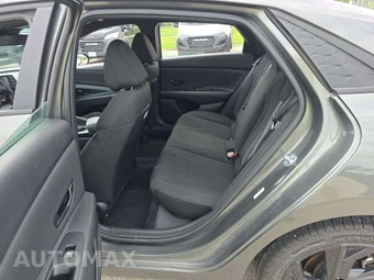 2026 Hyundai Elantra SEL Sport - miniatura 10
