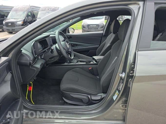 2026 Hyundai Elantra SEL Sport - miniatura 3
